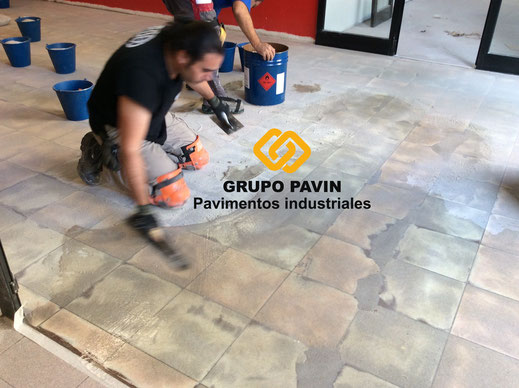 GRUPO PAVIN - Suelos y pavimentos industriales | Pavimento industrial sobre cerámica en mal estado