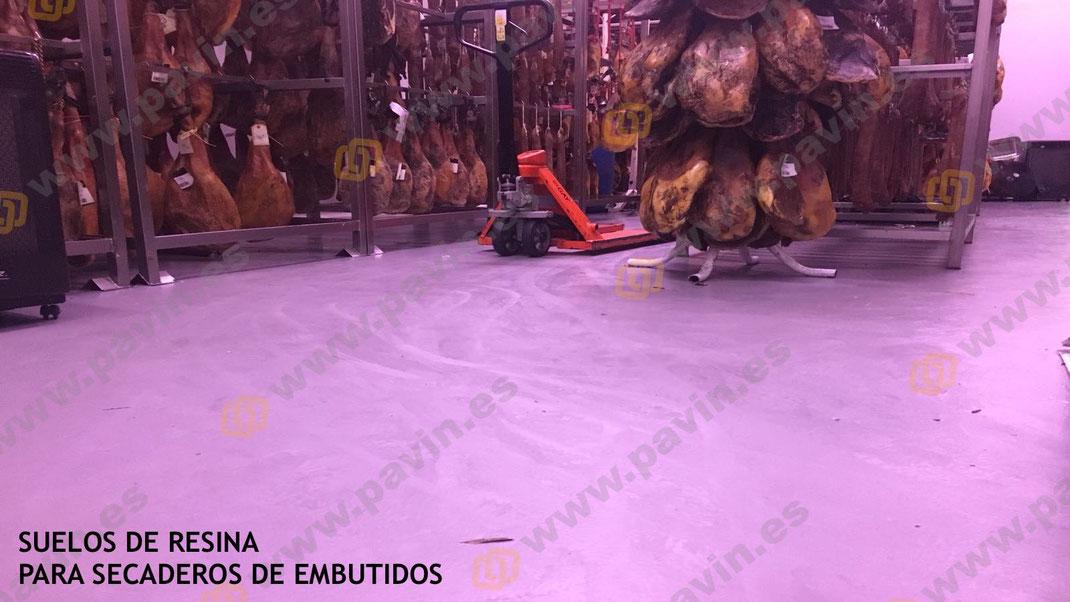 Suelos de resina para pavimentos industriales en naves de secaderos de embutidos aplicados por Grupo Pavin