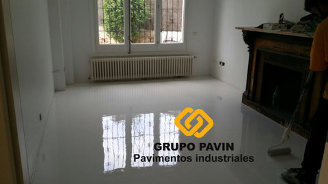 Suelos y pavimentos industriales de resinas continuos en Barcelona para clínicas