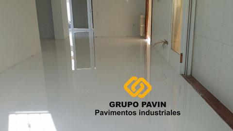 Suelos y pavimentos industriales de resinas continuos en Barcelona para laboratorios